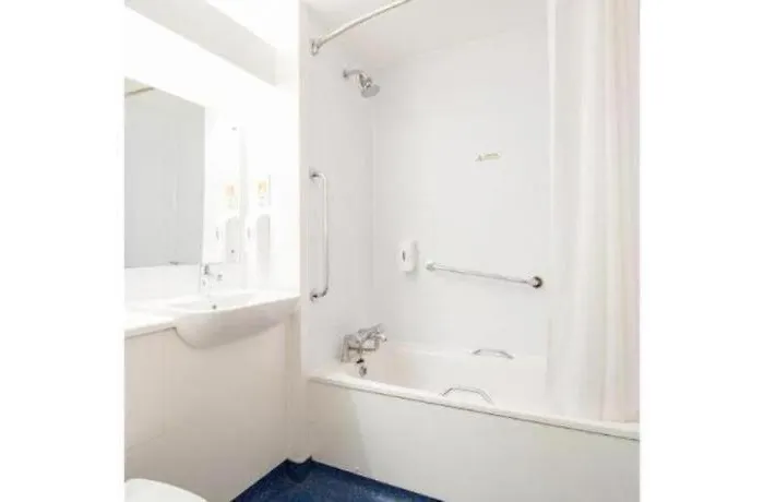 Travelodge A1 Southbound Hotel 3*