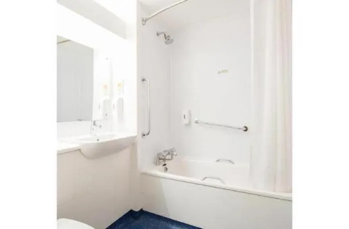 Hotel Travelodge A1 Southbound 3*